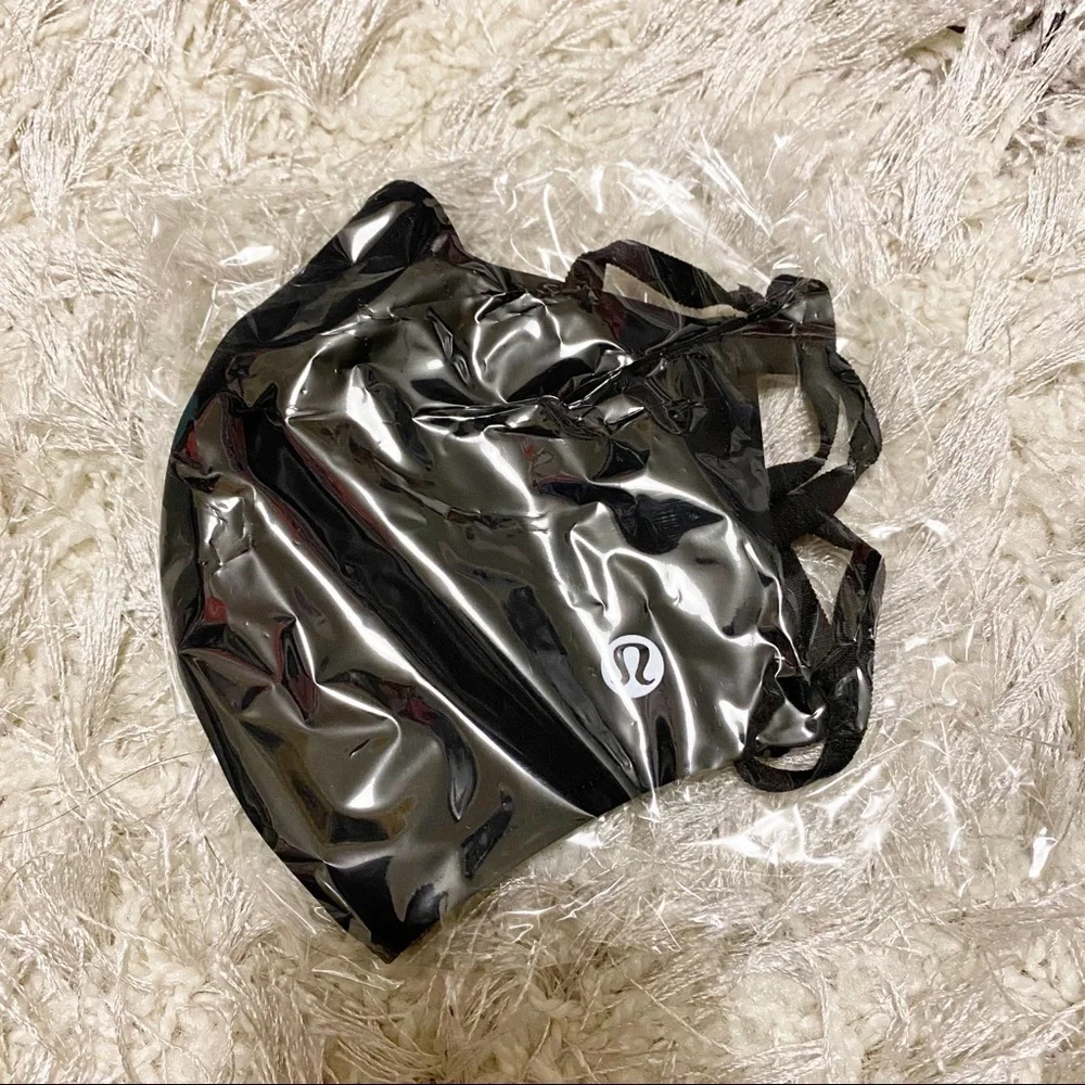 Lululemon • Double Strap Face Mask *Black*